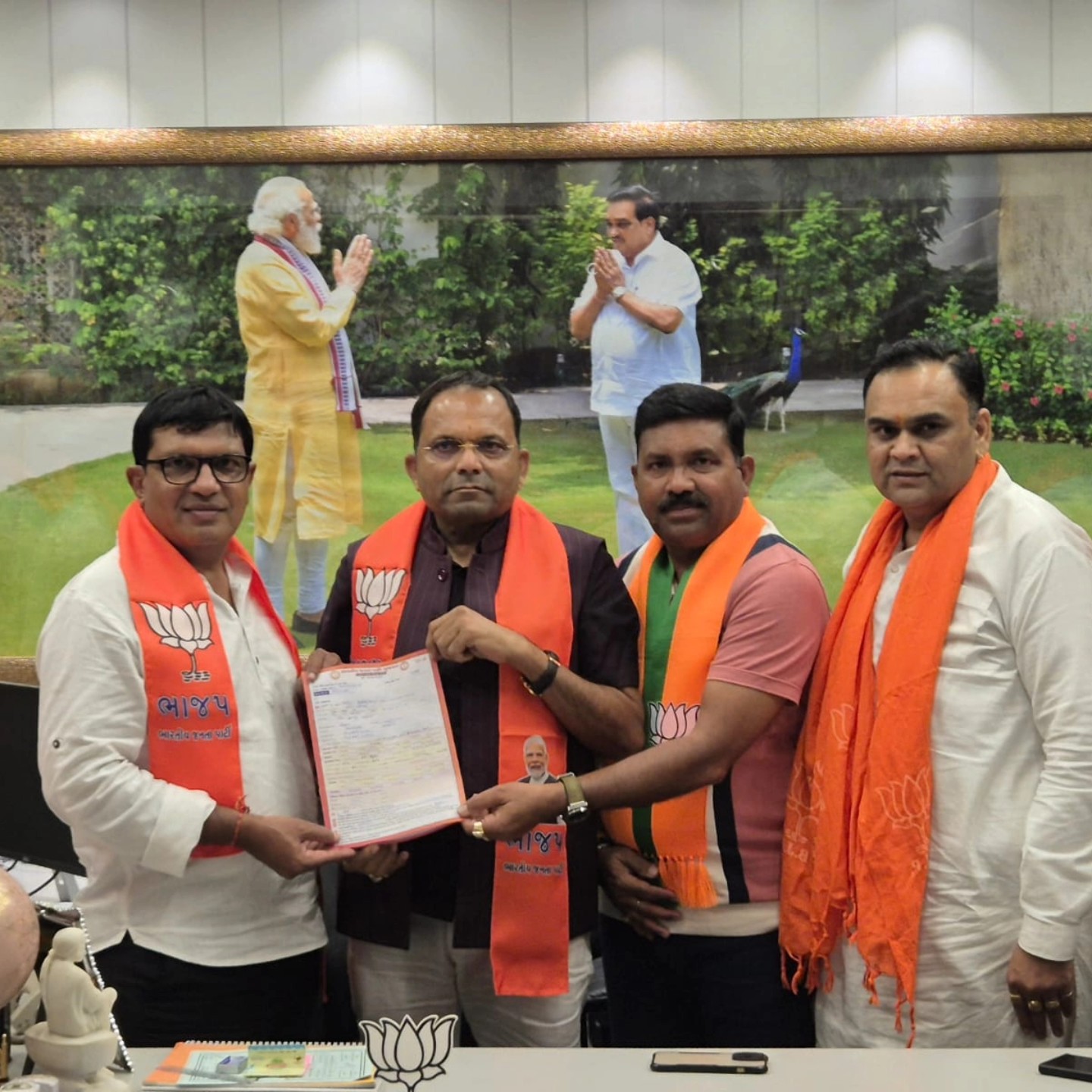 તા.૨૧-૧૦-૨૦૨૪ ના રોજ સુરત જીલ્લા ભારતીય જનતા પાર્ટી દ્વારા સક્રિય સદસ્યતા અભિયાન-૨૦૨૪ અંતર્ગત ગુજરાત સરકારના માન. મંત્રીશ્રી તથા ઓલપાડ વિધાનસભાના ધારાસભ્ય આદરણીય શ્રી મુકેશભાઈ પટેલ સાહેબને ભારતીય જનતા પાર્ટીના ૬ વર્ષ માટે સક્રિય સભ્ય બનાવવામાં આવ્યા.